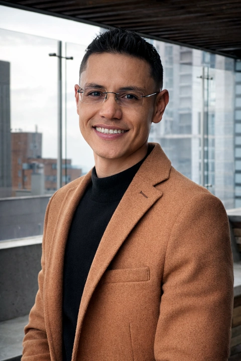 Alexander tellez (Pequeña)